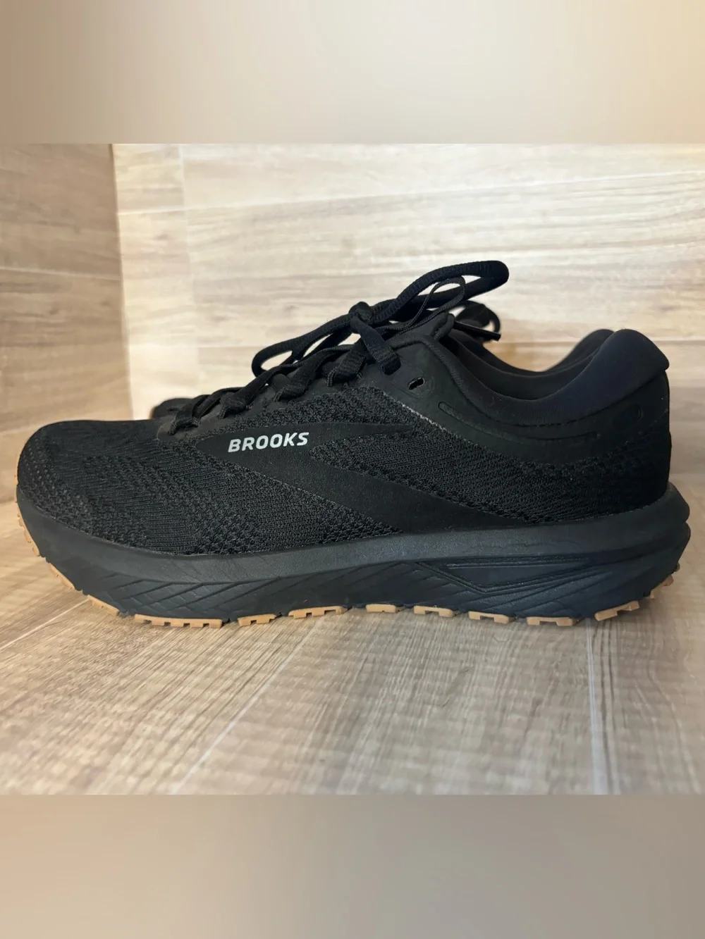 EUC Brooks Revel 7 Women Running Black